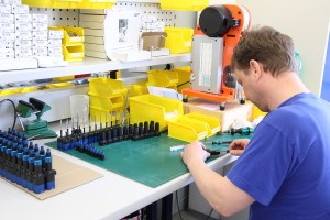 Assembly of a batch of eco-PENs at ViscoTec`s headquarters in Töging